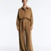 Μπουφάν τύπου utility από ύφασμα twill με ζώνη Μπουφάν τύπου utility από ύφασμα twill με ζώνη
