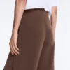 Παντελόνι με ίσια γραμμή, από Modal Soft Touch και με πιέτες Παντελόνι με ίσια γραμμή, από Modal Soft Touch και με πιέτες
