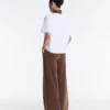 Παντελόνι με ίσια γραμμή, από Modal Soft Touch και με πιέτες Παντελόνι με ίσια γραμμή, από Modal Soft Touch και με πιέτες